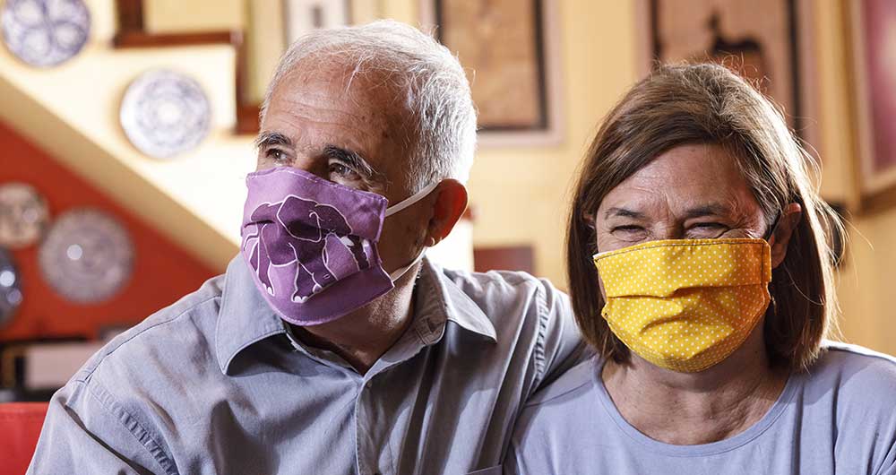 Personas de la tercera con cubrebocas