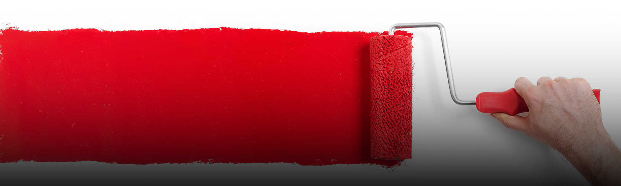 trazo de pintura roja por rodillo