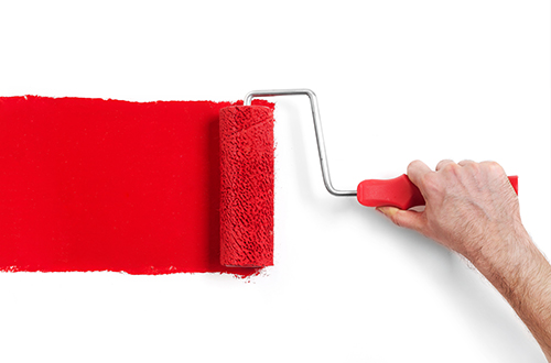 mancha de pintura roja con rodillo